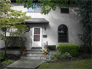 1st image of 102 Somerset Dr