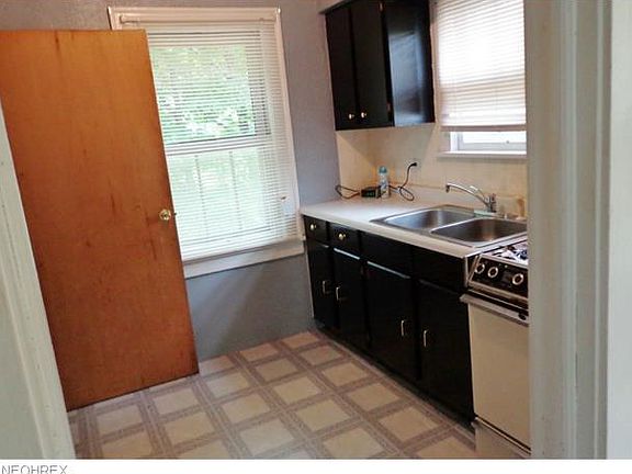 4th image of 1831 West Ave