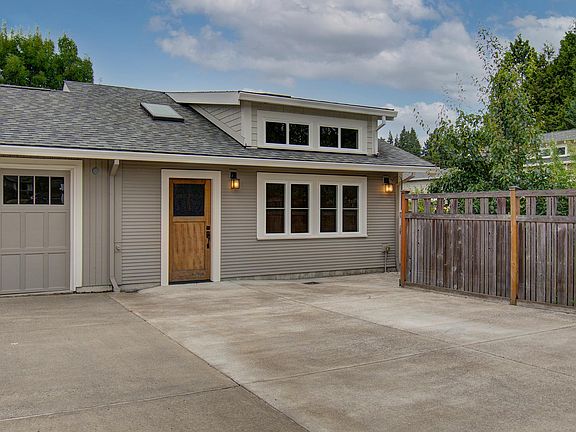 2nd image of 715 SE Century Blvd #A