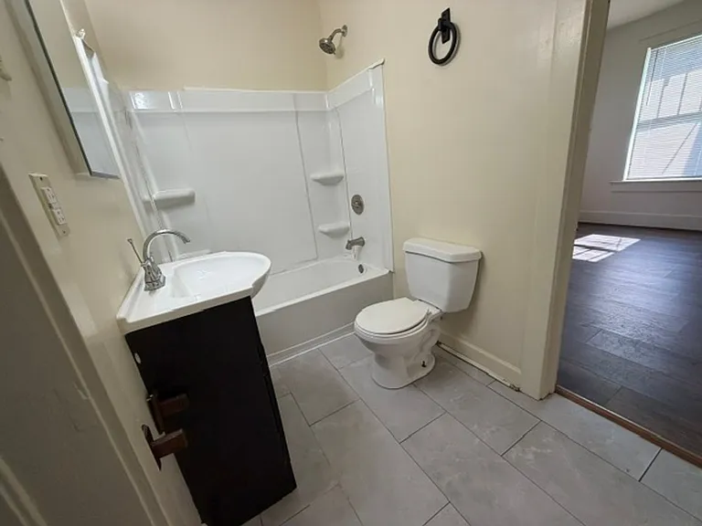 1634 Hodges St — Photo 7
