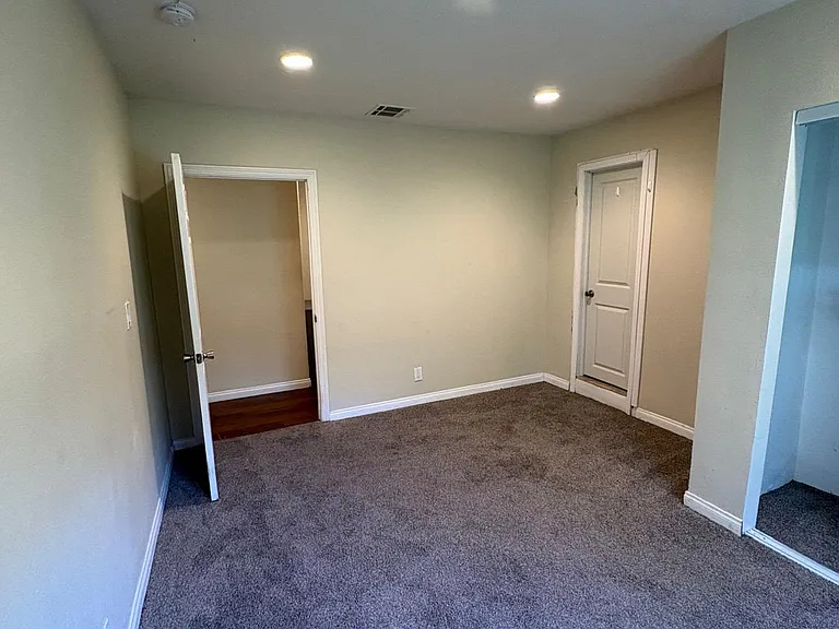 8829 Darby Ave — Photo 9