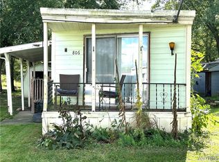 806 Sunnyside Dr, Niagara Falls, NY 14304