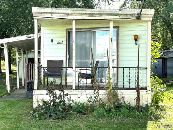 806 Sunnyside Dr, Niagara Falls, NY 14304