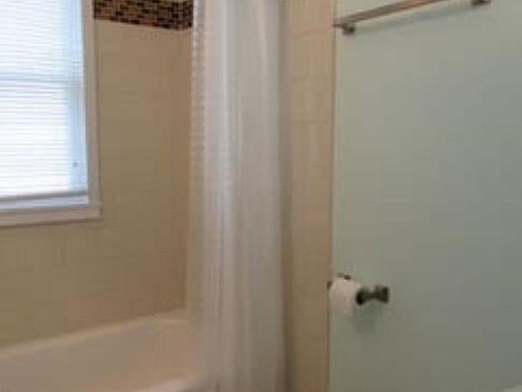3rd image of 1525 25th St