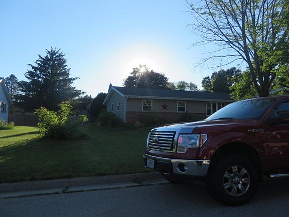 3rd image of 1315 Camelot Dr