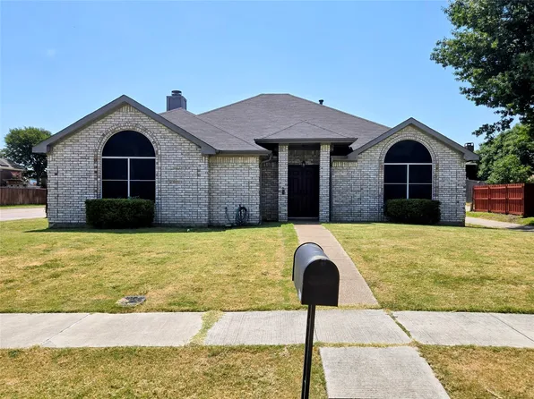 2037 Vista Dr, Lewisville, TX 75067