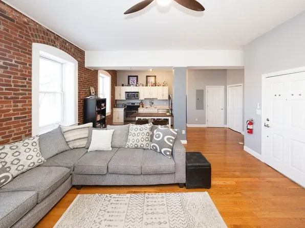 32 Providence St APT 5, Worcester, MA 01604