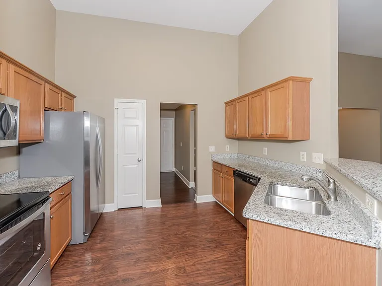 1009 Nighthawk Ln — Photo 8