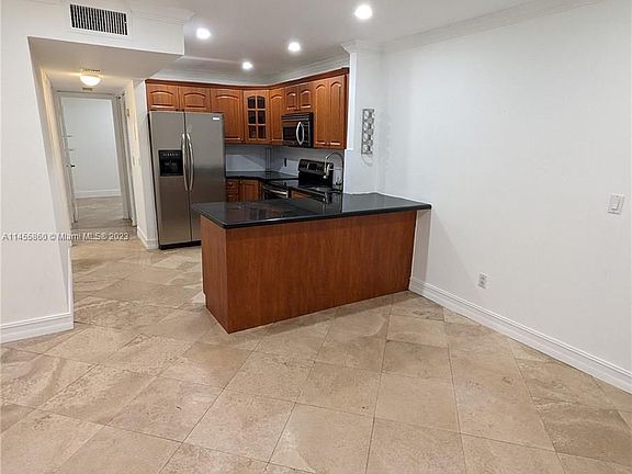 4th image of 3642 NE 171st St APT 408