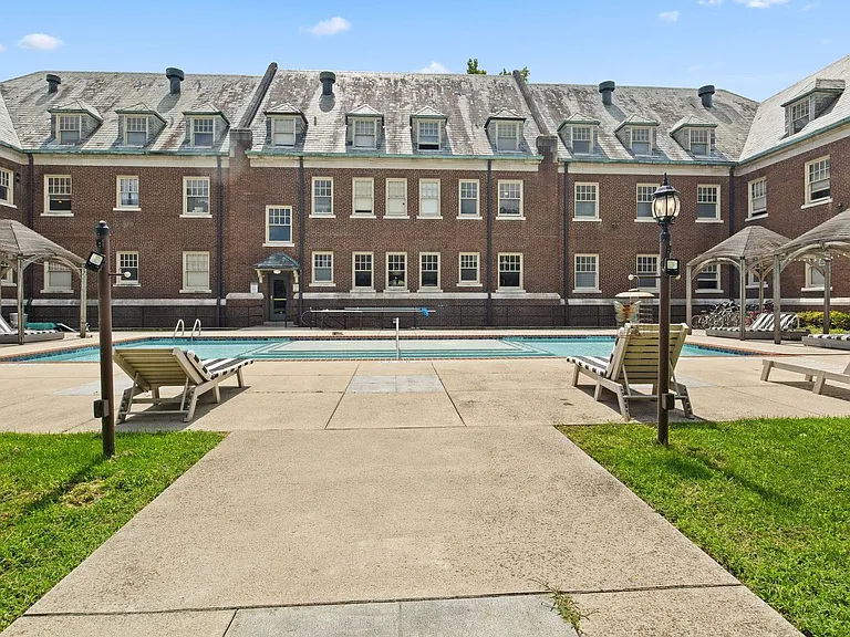 Central State Mansion — Photo 55