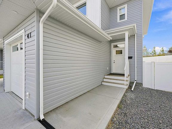 2nd image of 41 Pinnacle Close