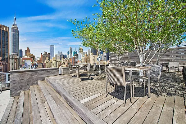 Sold by Triplemint | media 10