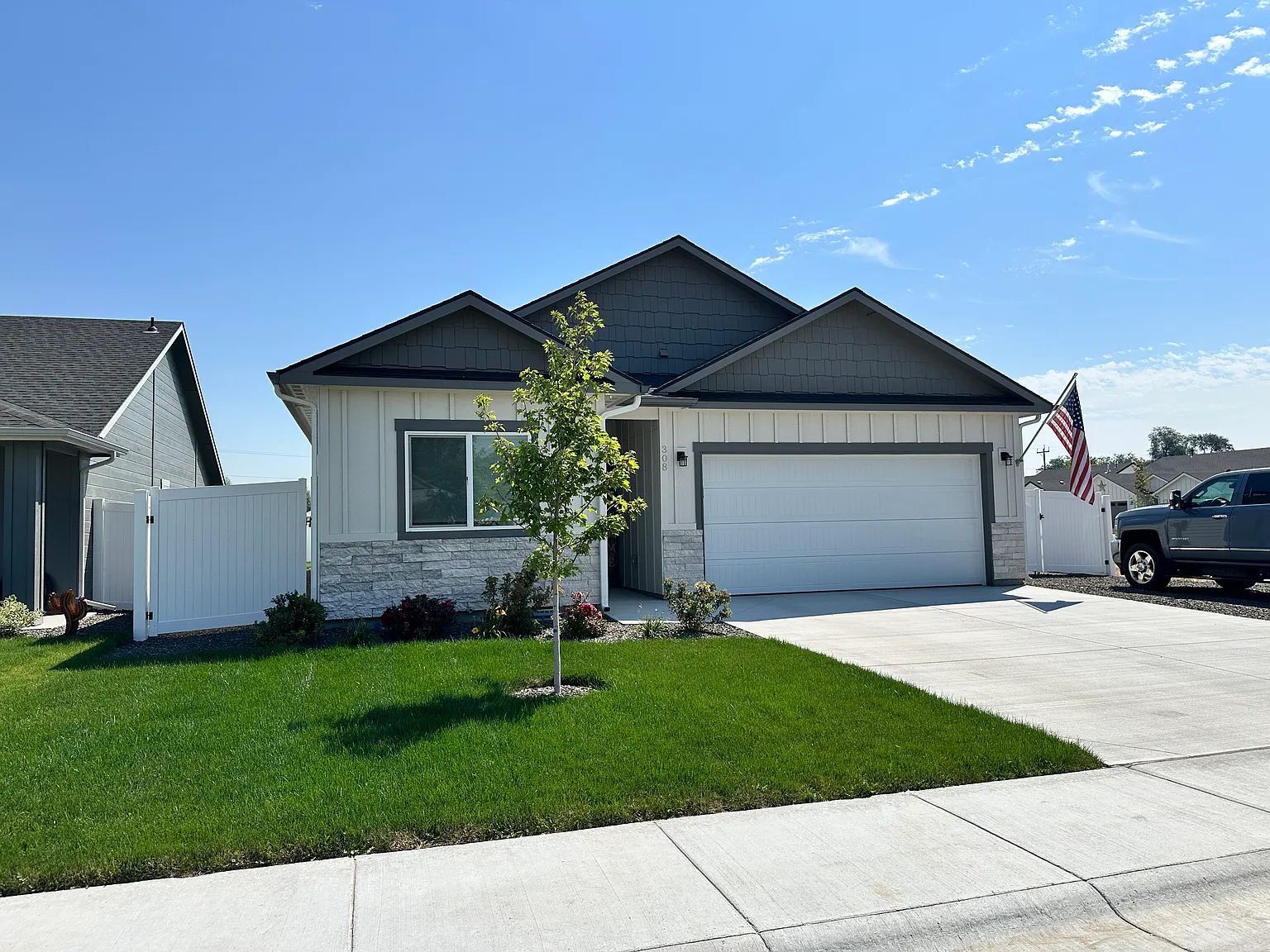 4 bed, 1739 sqft, $2,200 — Photo 2