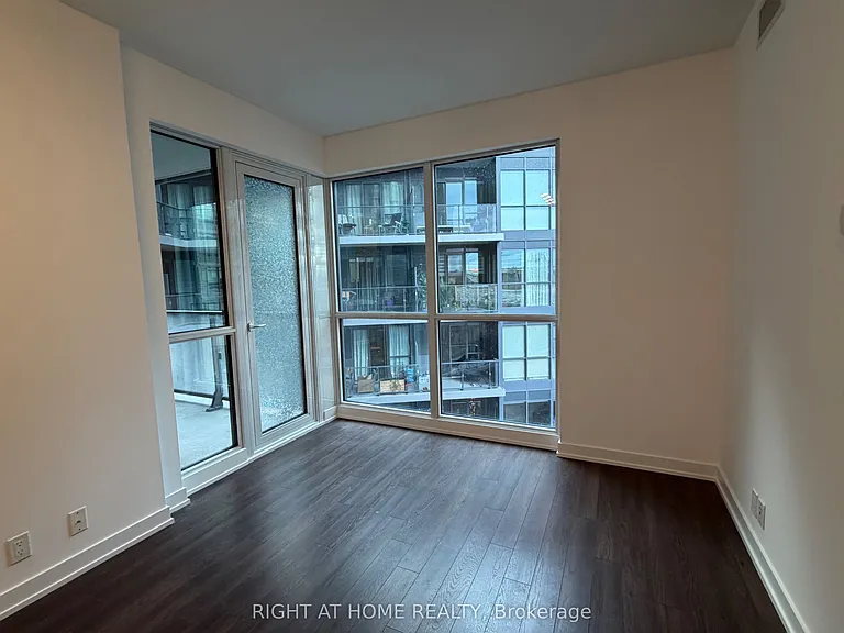 10 Park Lawn Rd #522 — Photo 22