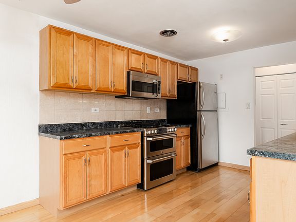 4th image of 2618 N Windsor Dr Unit 204