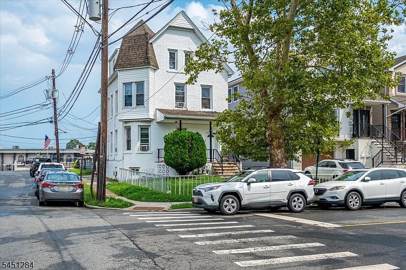 1st image of 400 Maple Ave