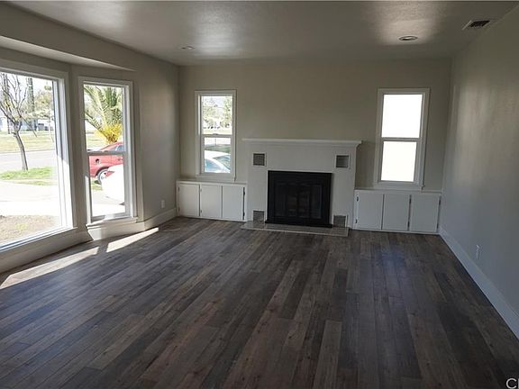 4th image of 3479 N Mountain View Ave