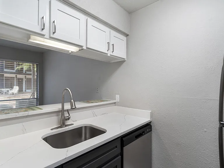Loreto Apartment Homes — Photo 10
