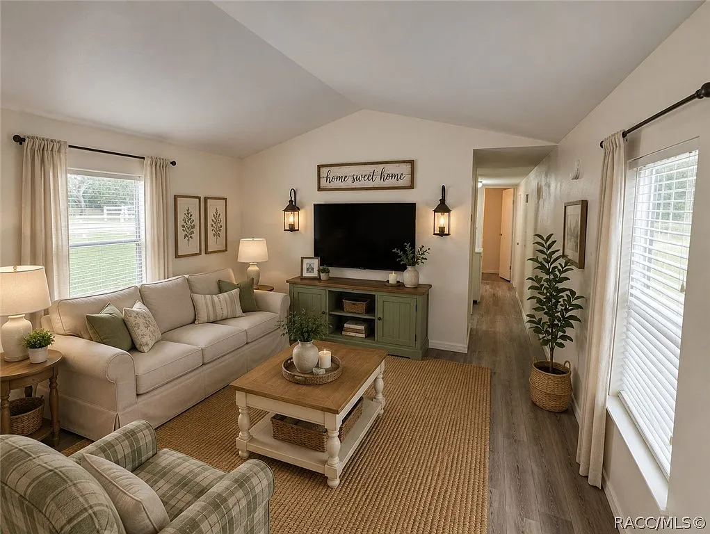 2 bed, 1.0 bath, 576 sqft, $1,000 — Photo 2