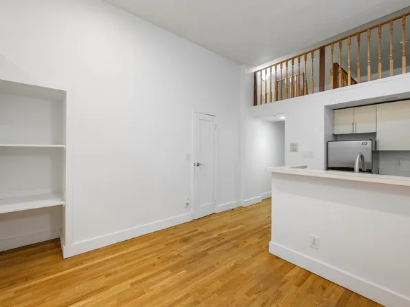 207 East 37th Street image 6 of 15