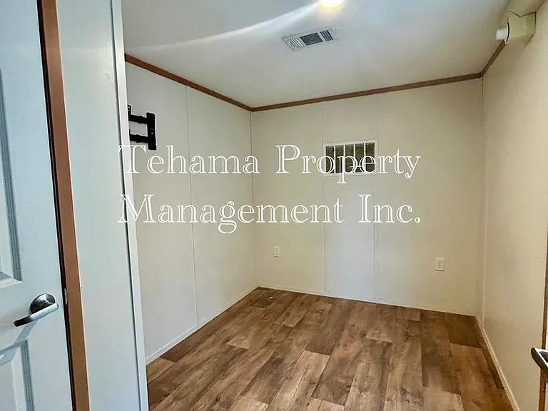 11885 Craig Ave — Photo 4