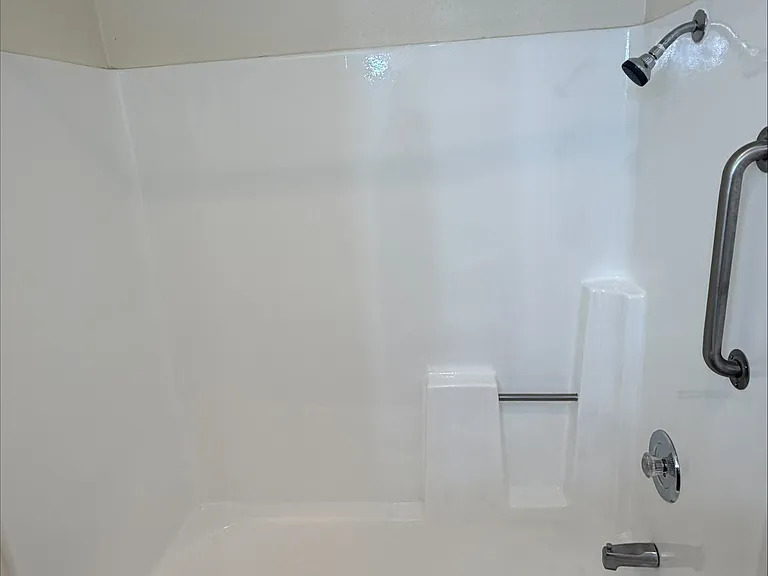 College Ave Apts. — Photo 3
