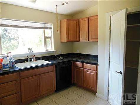 4th image of 2657 Quinlan Ave