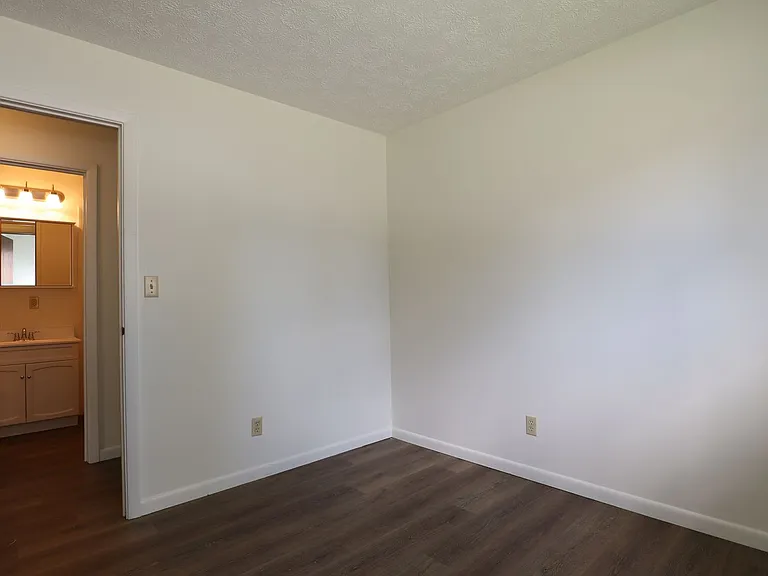 115 E Washington St — Photo 16