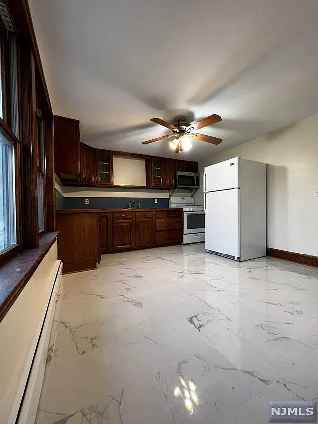 2 bed, $2,500 — Photo 2