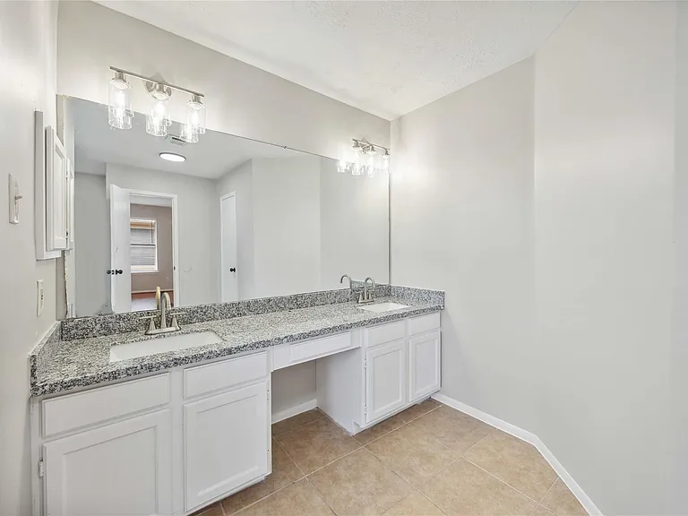 16710 Cheshire Place Dr — Photo 27