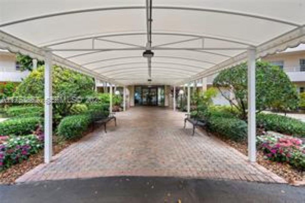 3800 Oaks Clubhouse Dr APT 307, photo 2