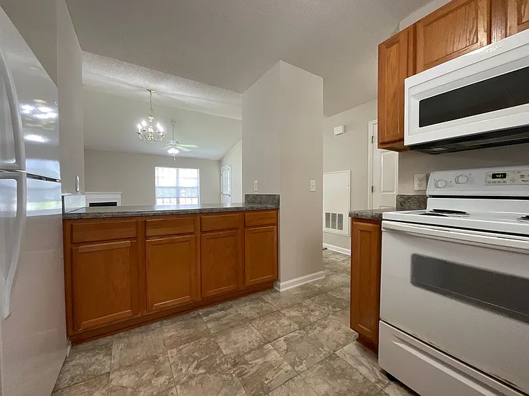 Meridian Park Apartments — Photo 167