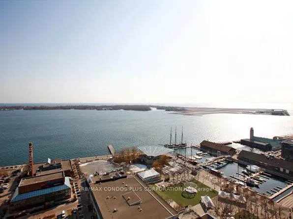 218 Queens Quay W #2611, Toronto, ON M5J