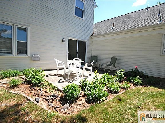4th image of 220 Manchester Ln #B