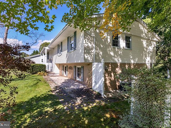 5th image of 1023 Saxton Dr