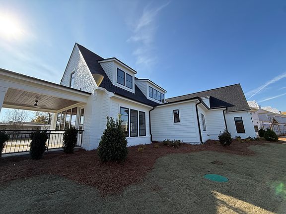 4th image of 15 Hackberry Cir #B