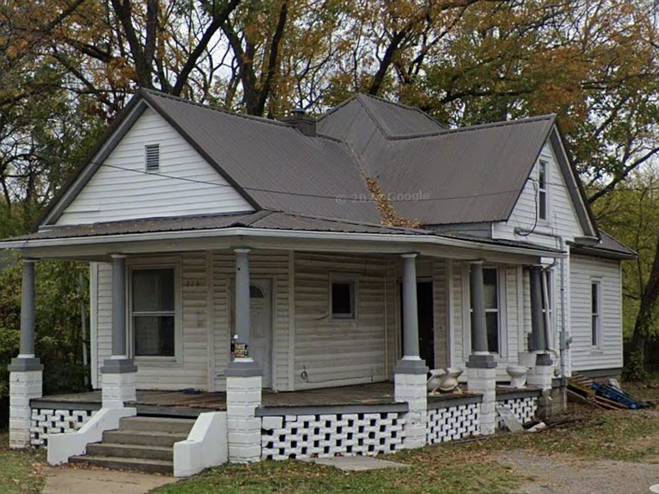 1st image of 216 N Lynn St