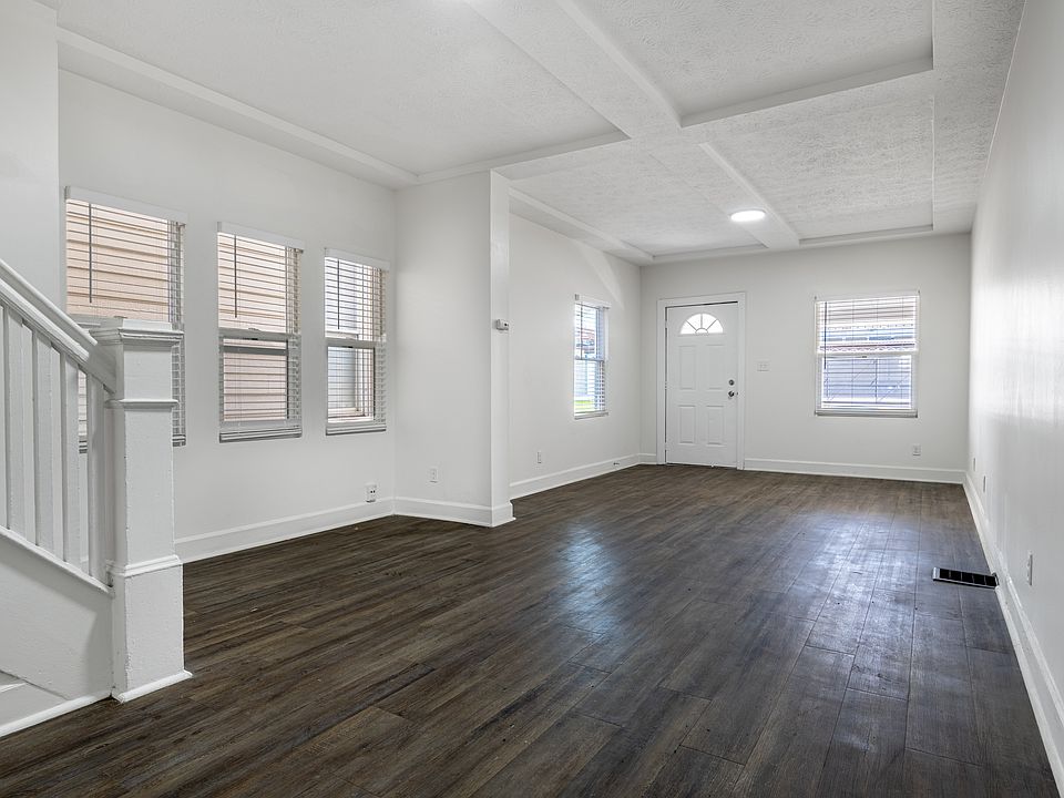 1st image of 410 E Beecher St