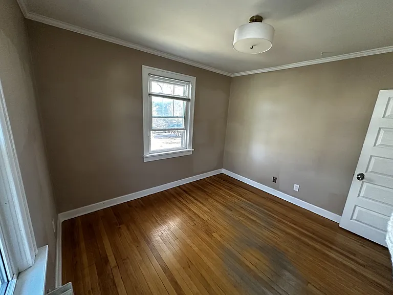 325 Sumner St — Photo 20