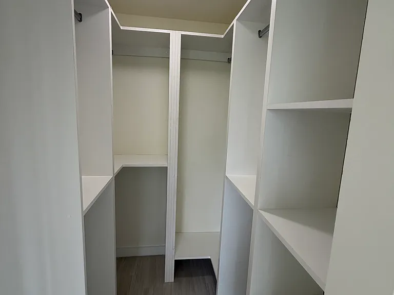 445 NE 39th St #304 — Photo 10