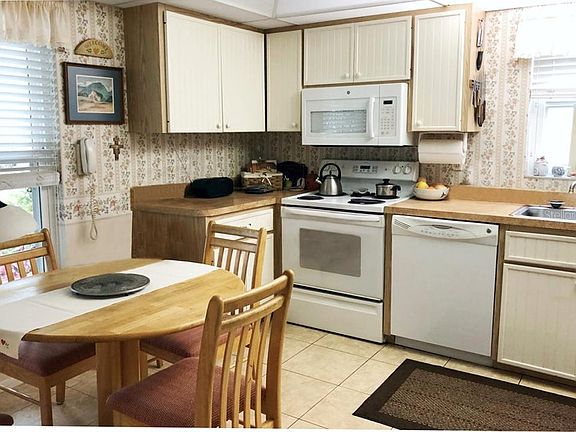 3rd image of 4777 Village Gardens Dr #99