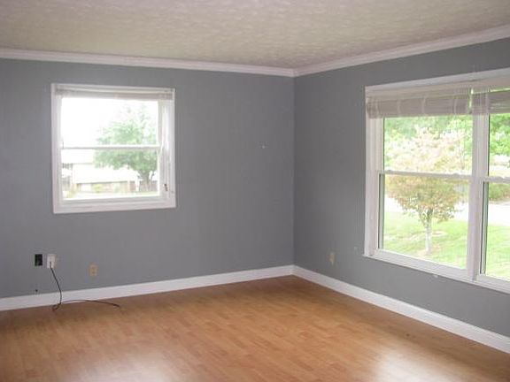 2nd image of 3809 Woodfield Dr