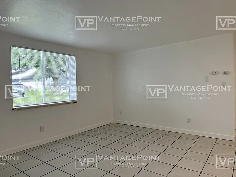 1920 Division St #4 — Photo 3