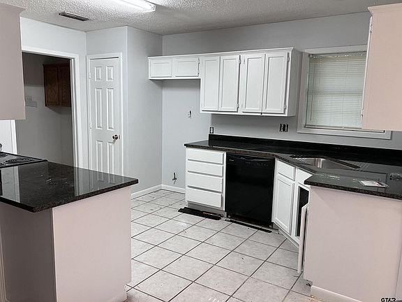 4th image of 10387 Creek Bend Dr