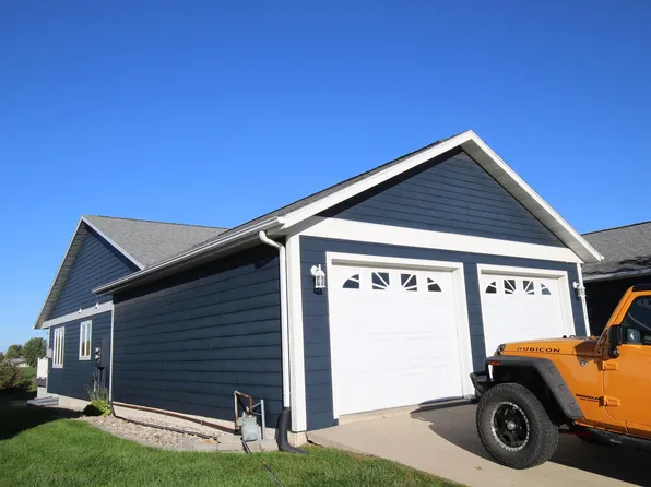 2306 Quail Run Ave, Spirit Lake, IA 51360