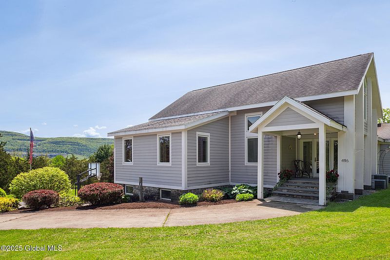 5th image of 496 Sunnyside Road