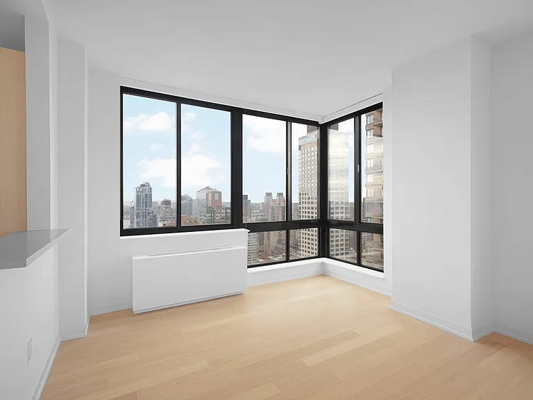 Columbus Pl #N38F — Photo 9