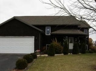 110 Galahad Ct SE, Poplar Grove, IL 61065