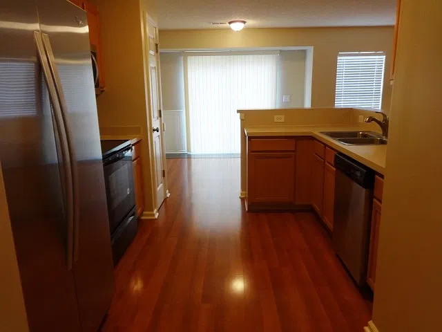4 bed, 2.5 bath, 2000 sqft, $2,770 — Photo 2