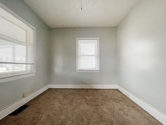 5th image of 1317 W Memorial Dr